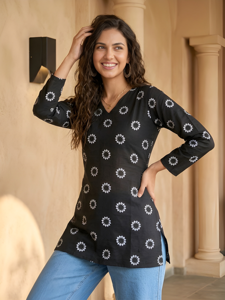Women’s Black Cotton Printed Straight Short Kurti