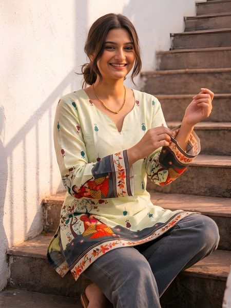 Women’s Cream Cotton Kalamkari Printed V-Neck Tunic