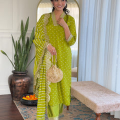 Women's Bandhani Print Embroidered Kurta Pant Set With Muslin Dupatta
