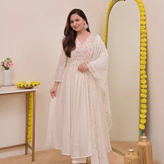Women's Chanderi Silk Embroidered Kurta Pant Set With Chanderi Dupatta