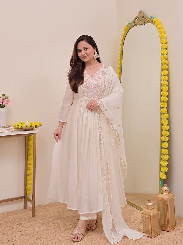 Women's Chanderi Silk Embroidered Kurta Pant Set With Chanderi Dupatta