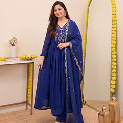 Women's Chanderi Silk Embroidered Kurta Pant Set With Chanderi Dupatta