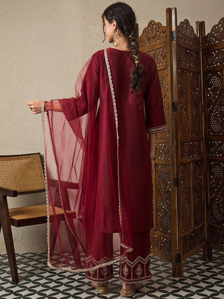 Silk Blend Kurta Set With Net Dupatta