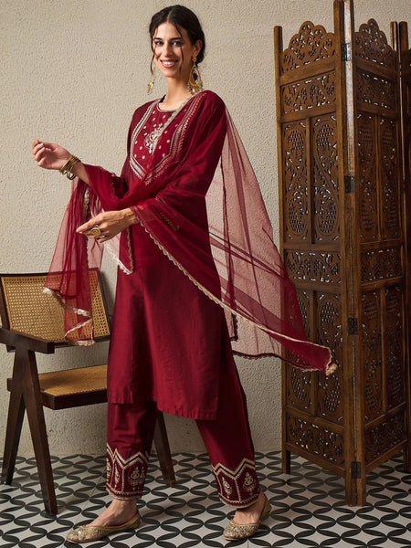 Silk Blend Kurta Set With Net Dupatta
