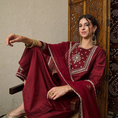 Silk Blend Kurta Set With Net Dupatta