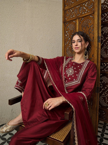 Silk Blend Kurta Set With Net Dupatta