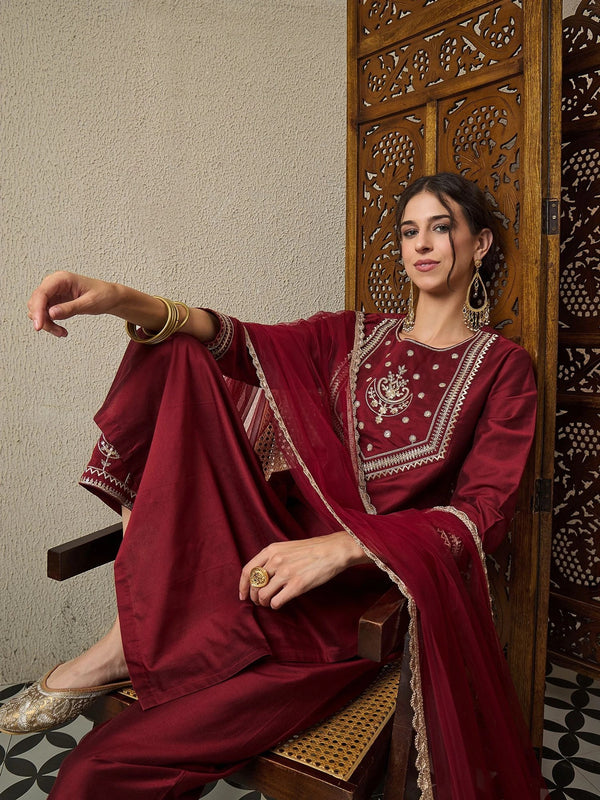 Silk Blend Kurta Set With Net Dupatta