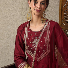 Silk Blend Kurta Set With Net Dupatta