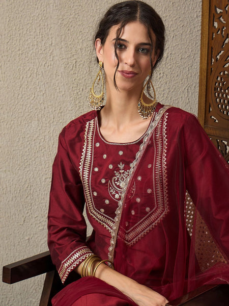 Silk Blend Kurta Set With Net Dupatta
