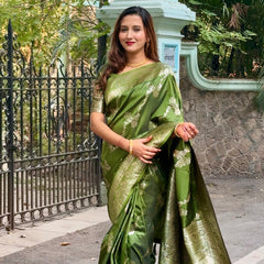 Woven Design Banarasi Silk Blend Saree With Blouse Piece