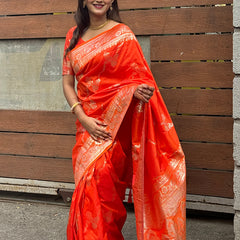Woven Design Banarasi Silk Blend Saree With Blouse Piece