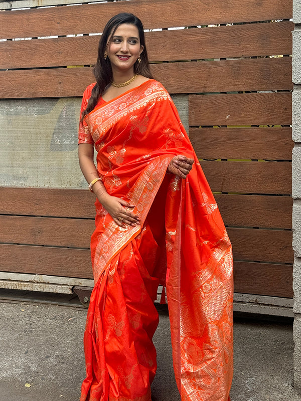 Woven Design Banarasi Silk Blend Saree With Blouse Piece
