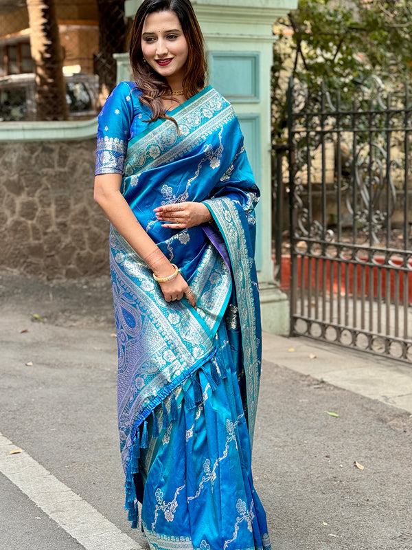 Woven Design Banarasi Silk Blend Saree With Blouse Piece