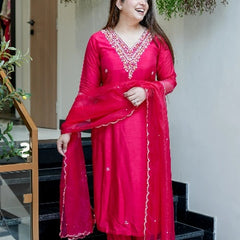 Women's Embroidered Viscose Chanderi Straight Kurta With Pant & Organza Dupatta Set