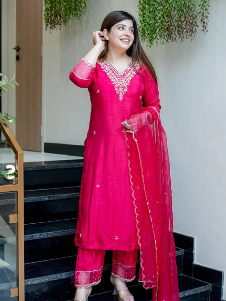 Women's Embroidered Viscose Chanderi Straight Kurta With Pant & Organza Dupatta Set