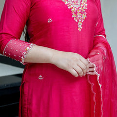 Women's Embroidered Viscose Chanderi Straight Kurta With Pant & Organza Dupatta Set