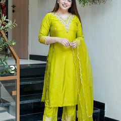 Women's Embroidered Viscose Chanderi Straight Kurta With Pant & Organza Dupatta Set