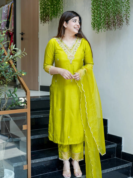 Women's Embroidered Viscose Chanderi Straight Kurta With Pant & Organza Dupatta Set