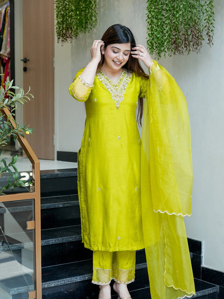 Women's Embroidered Viscose Chanderi Straight Kurta With Pant & Organza Dupatta Set