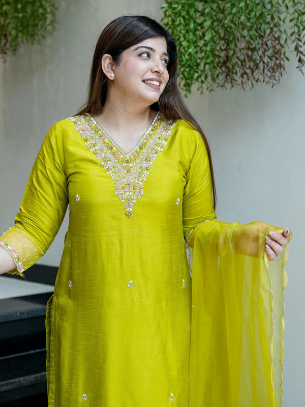 Women's Embroidered Viscose Chanderi Straight Kurta With Pant & Organza Dupatta Set