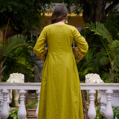 Women's Chanderi Silk Embroidered Kurta Pant & Organza Dupatta Set