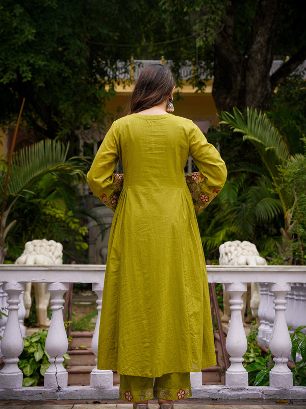 Women's Chanderi Silk Embroidered Kurta Pant & Organza Dupatta Set