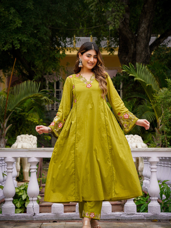 Women's Chanderi Silk Embroidered Kurta Pant & Organza Dupatta Set