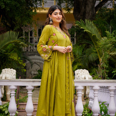 Women's Chanderi Silk Embroidered Kurta Pant & Organza Dupatta Set