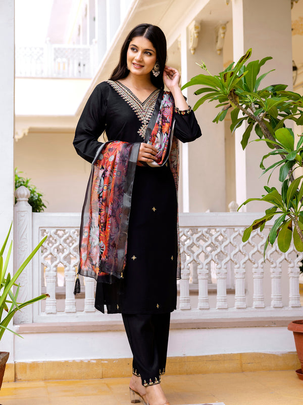 Women's Viscose Chanderi Embroidered Kurta with Bottom & Jacquard Organza Dupatta Set