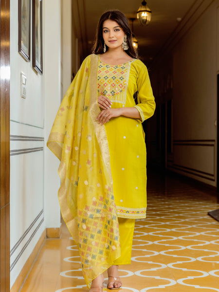 Women's Viscose Shimar Embroidered Kurta with Bottom & Jacquard Tabby Organza Dupatta Set