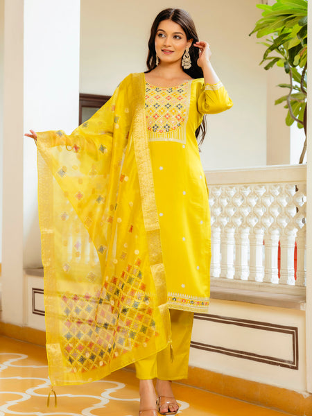 Women's Viscose Shimar Embroidered Kurta with Bottom & Jacquard Tabby Organza Dupatta Set