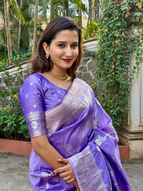 Woven Design Banarasi Silk Blend Saree With Blouse Piece