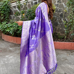 Woven Design Banarasi Silk Blend Saree With Blouse Piece