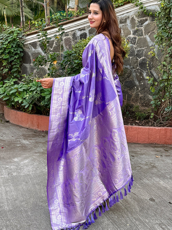 Woven Design Banarasi Silk Blend Saree With Blouse Piece