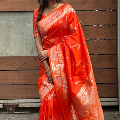 Woven Design Banarasi Silk Blend Saree With Blouse Piece