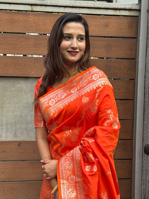 Woven Design Banarasi Silk Blend Saree With Blouse Piece
