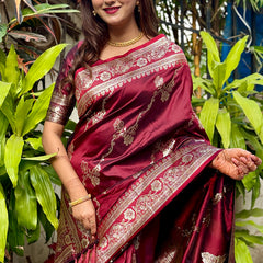 Woven Design Banarasi Silk Blend Saree With Blouse Piece