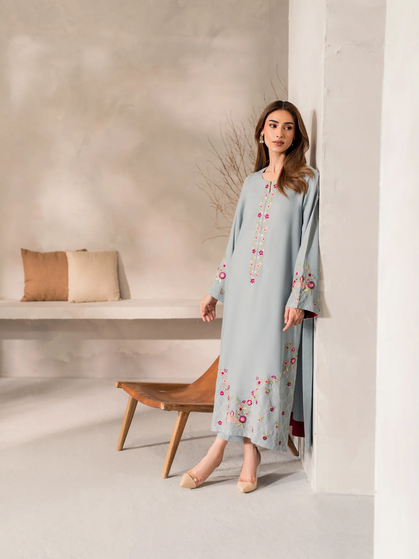 Women's Chanderi Silk Embroidered Kurta Pant Set With Chinnon Dupatta