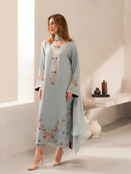 Women's Chanderi Silk Embroidered Kurta Pant Set With Chinnon Dupatta