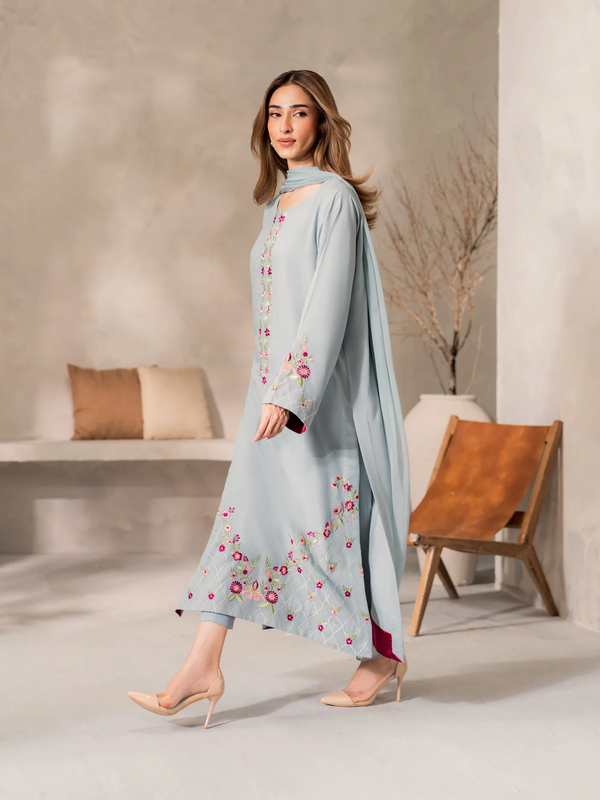 Women's Chanderi Silk Embroidered Kurta Pant Set With Chinnon Dupatta