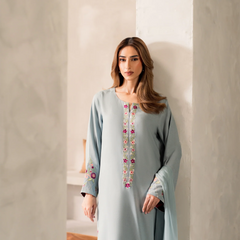 Women's Chanderi Silk Embroidered Kurta Pant Set With Chinnon Dupatta