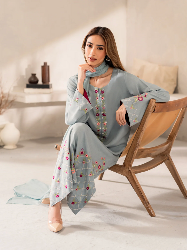 Women's Chanderi Silk Embroidered Kurta Pant Set With Chinnon Dupatta