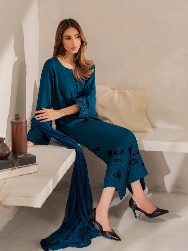 Women's Chanderi Silk Embroidered Kurta Pant Set With Organza Dupatta