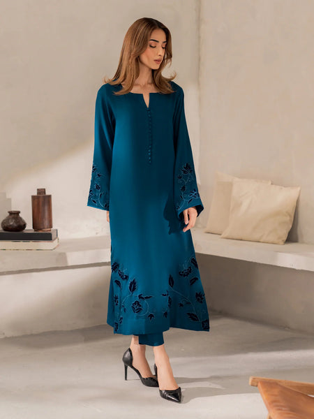 Women's Chanderi Silk Embroidered Kurta Pant Set With Organza Dupatta