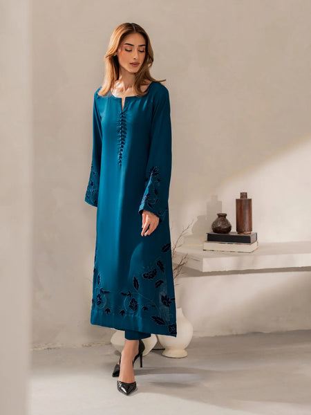 Women's Chanderi Silk Embroidered Kurta Pant Set With Organza Dupatta