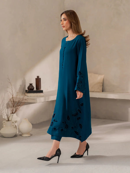 Women's Chanderi Silk Embroidered Kurta Pant Set With Organza Dupatta