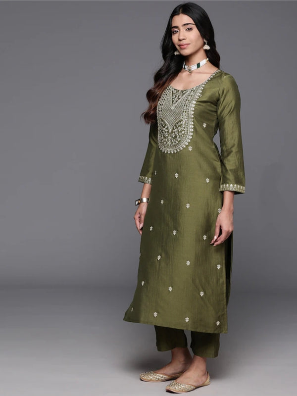 Women’s Viscose Chanderi A-Line Kurta Set With Embroidered Detailing & Chinon Dupatta