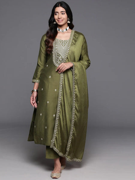 Women’s Viscose Chanderi A-Line Kurta Set With Embroidered Detailing & Chinon Dupatta