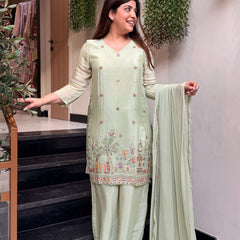 Women’s Crepe Embroidered Kurti With Plain Bottom & Nazmin Dupatta Set