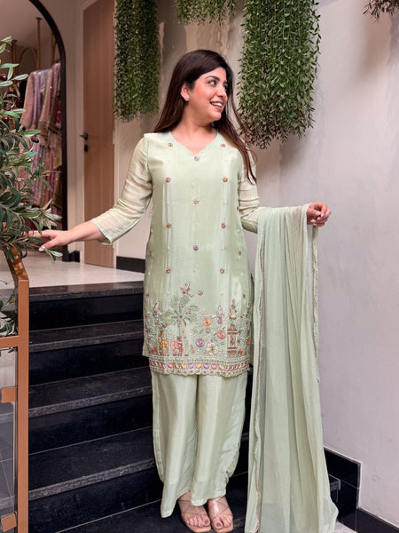 Women’s Crepe Embroidered Kurti With Plain Bottom & Nazmin Dupatta Set
